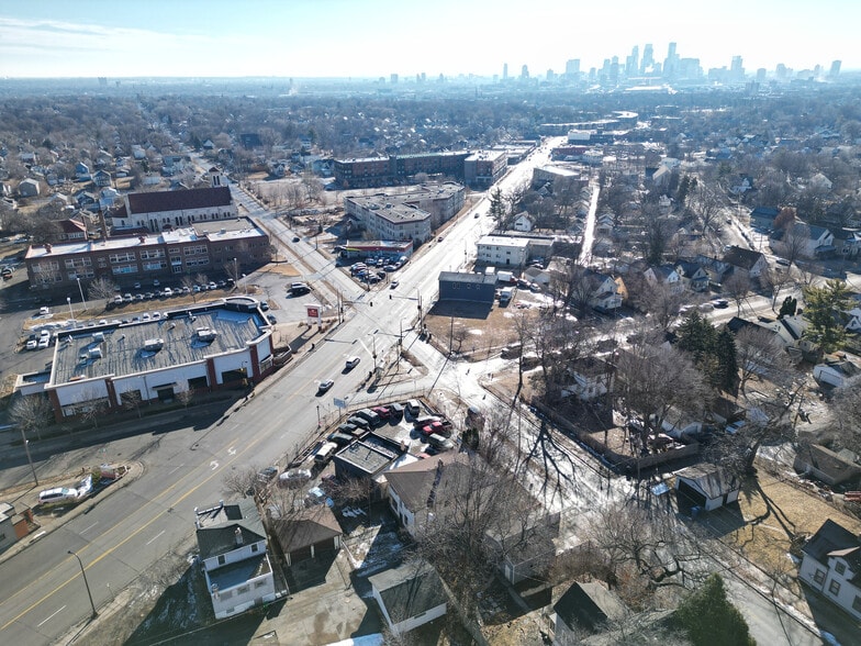 2501-2503 W Broadway Ave, Minneapolis, MN for sale - Building Photo - Image 2 of 4