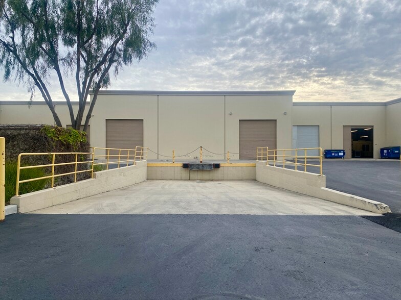 1505-1515 E McFadden Ave, Santa Ana, CA for lease - Building Photo - Image 3 of 4