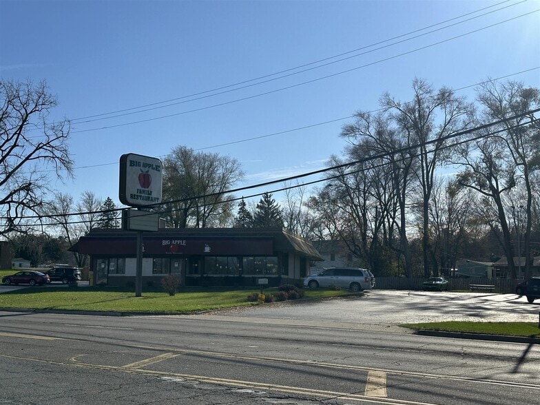 1427 W Galena Ave, Freeport, IL for sale - Building Photo - Image 3 of 60