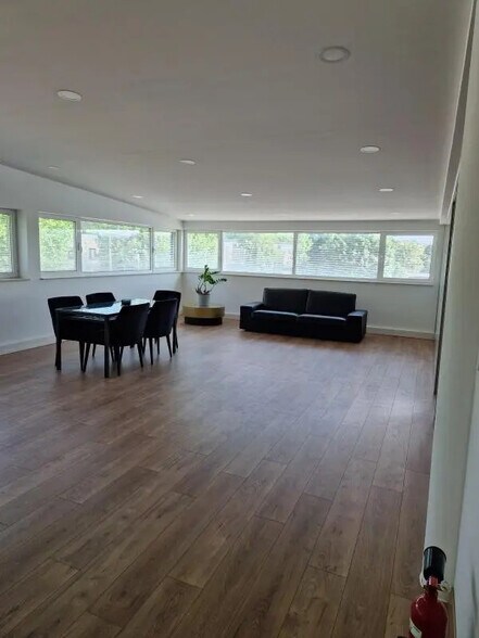 Office in Goussainville for sale - Interior Photo - Image 2 of 9