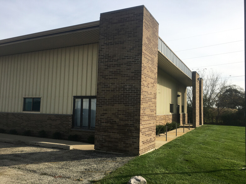 1715-1743 E Wilson Rd, Batavia, IL for lease - Building Photo - Image 3 of 6