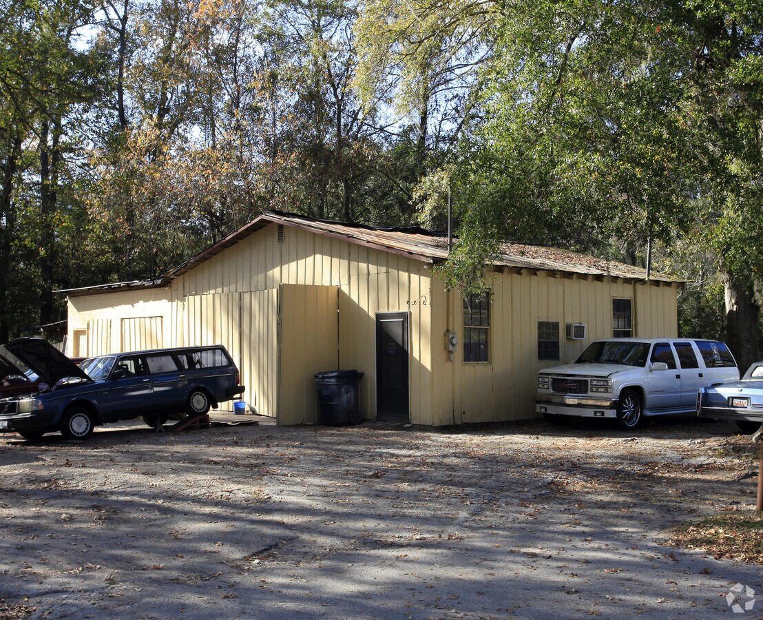 2085 Ashley River Rd, Charleston, SC 29407