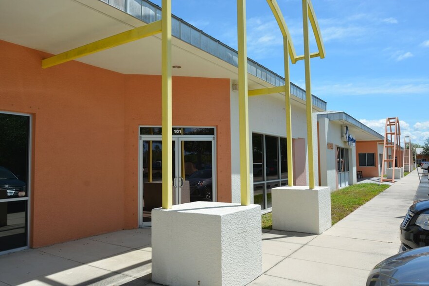 18350 Murdock Cir, Port Charlotte, FL for lease - Building Photo - Image 1 of 1