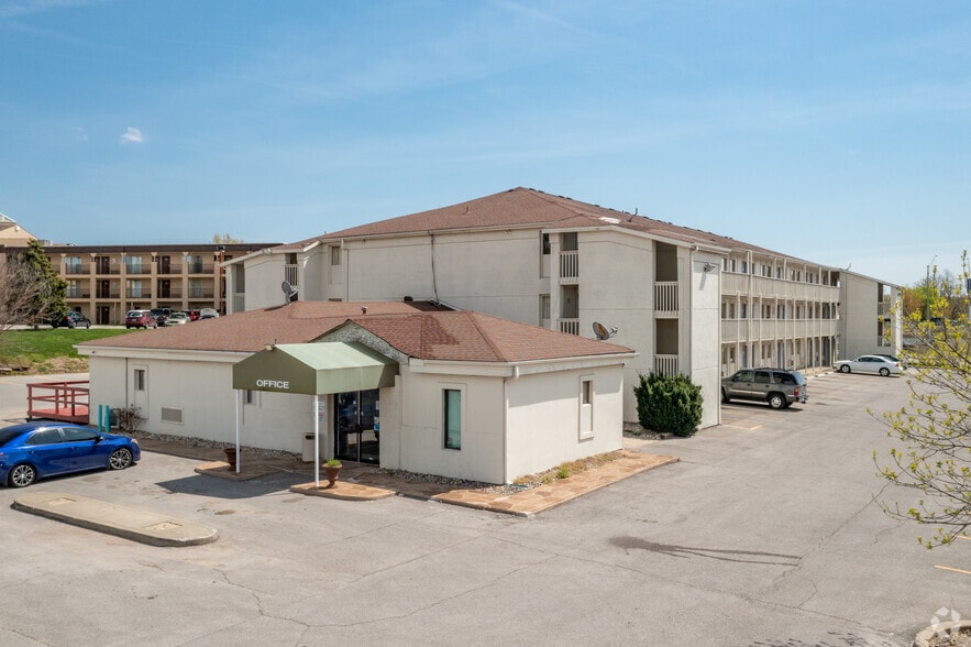 3400 NW Jefferson St, Blue Springs, MO for sale - Primary Photo - Image 1 of 11