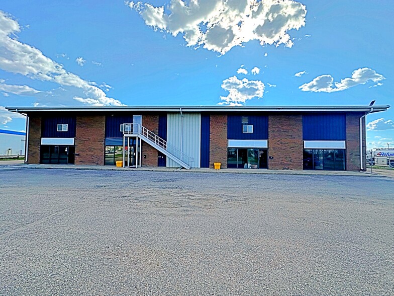 225 Macdonald Cres, Fort McMurray, AB for lease - Building Photo - Image 1 of 6