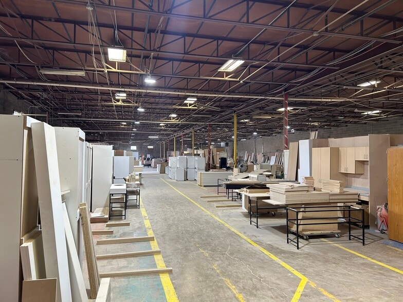 8221 Chancellor Row, Dallas, TX for lease - Interior Photo - Image 2 of 18