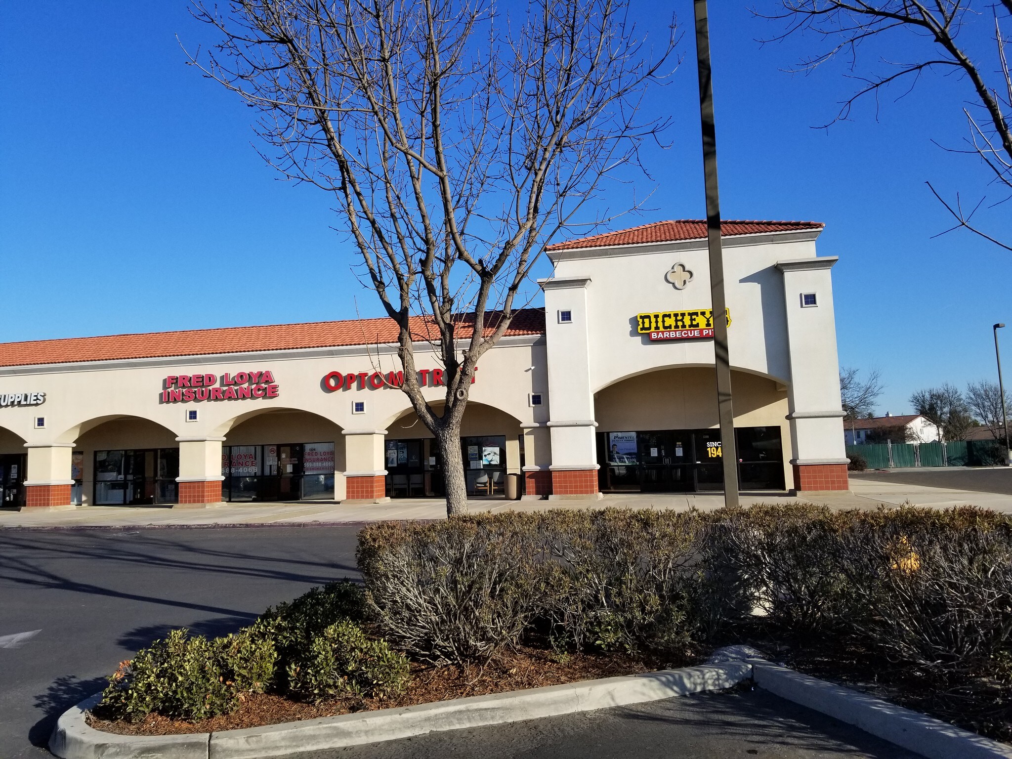 1110 E Prosperity Ave, Tulare, CA 93274 Plaza Del Lago Shopping