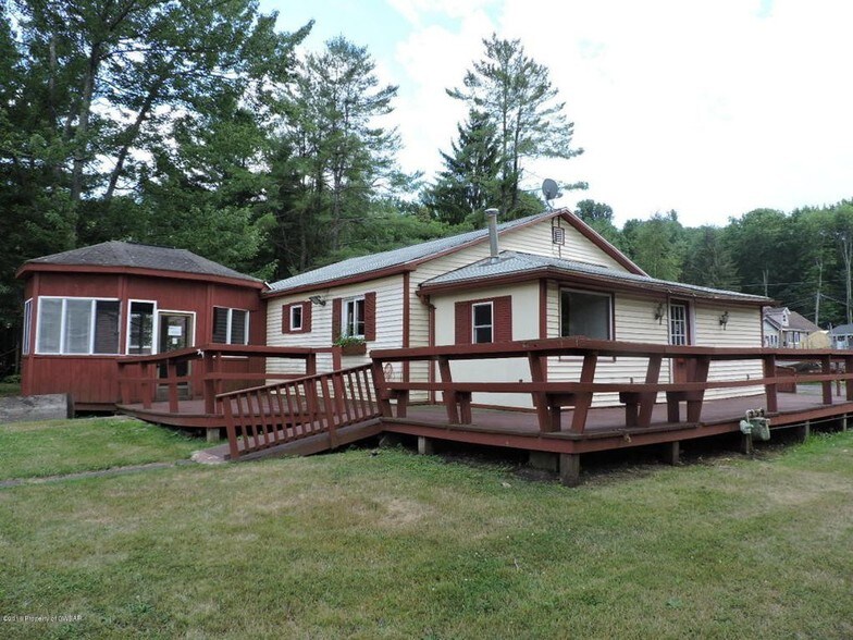 10 Bridge St, Harveys Lake, PA 18618