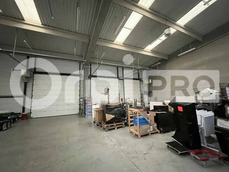 Flex in Saint-Quentin-Fallavier for lease - Interior Photo - Image 1 of 12