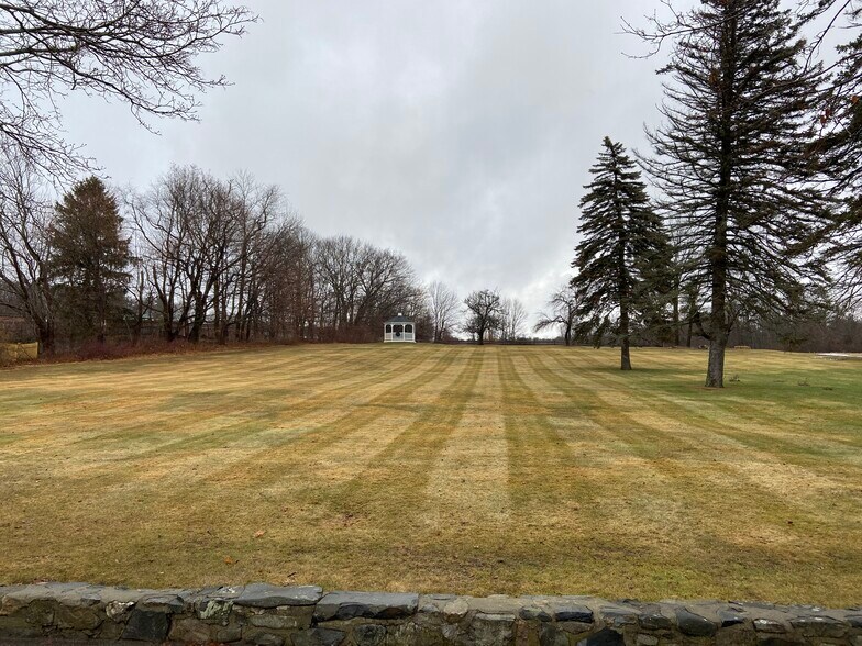 142 York St, York, ME 03909