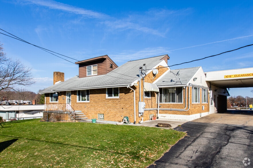 833 Finley Rd, Belle Vernon, PA for sale - Primary Photo - Image 1 of 5