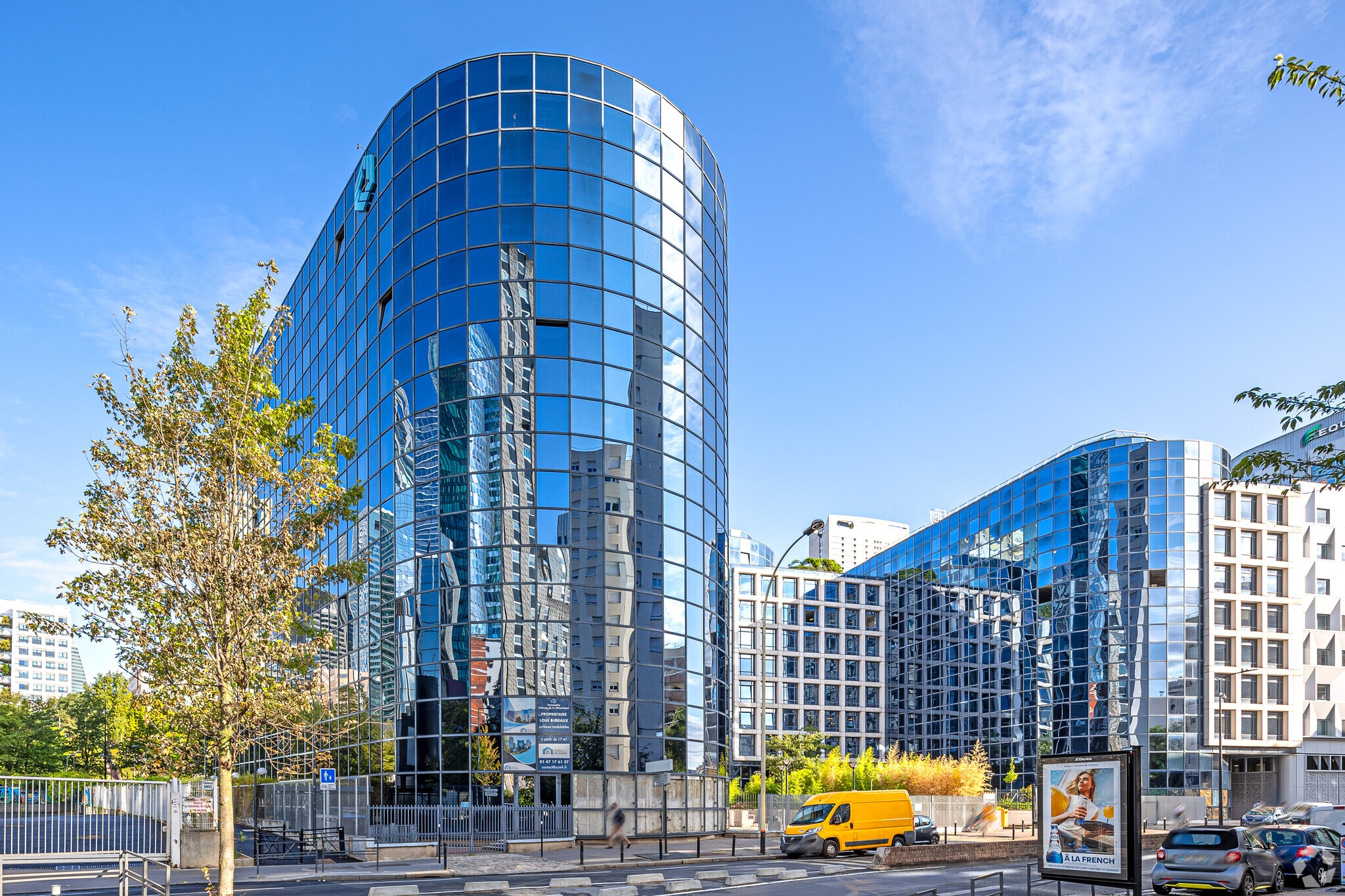 41-47 Rue Louis Blanc, Courbevoie for lease Primary Photo- Image 1 of 12