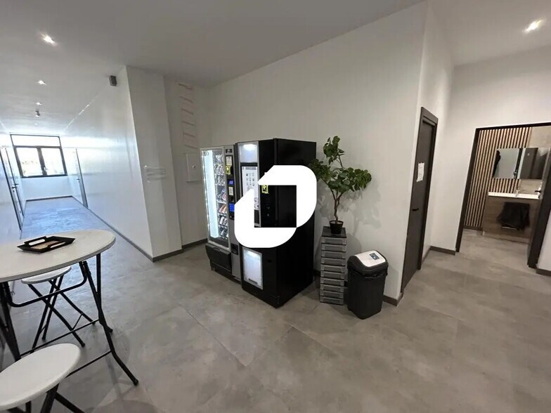 Office in Brie-Comte-Robert for lease - Interior Photo - Image 1 of 4