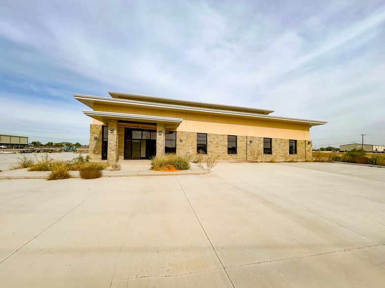 311 Chevrolet ave, Andrews, TX for lease - Primary Photo - Image 1 of 23