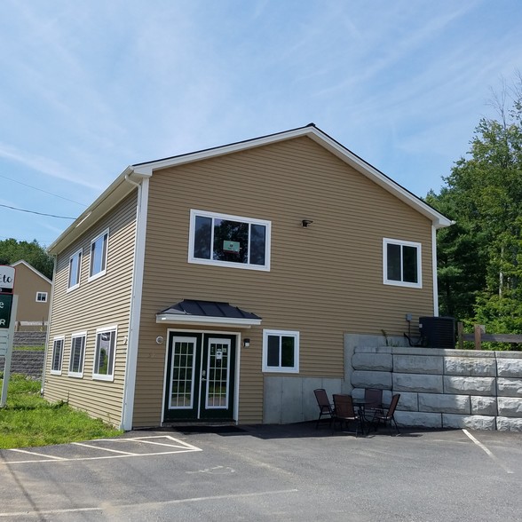 570 Laconia Rd, Tilton, NH 03276