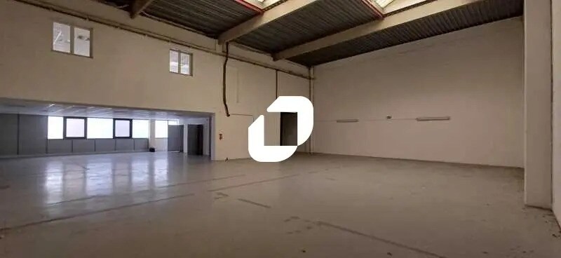 Flex in Poissy for lease Interior Photo- Image 1 of 6