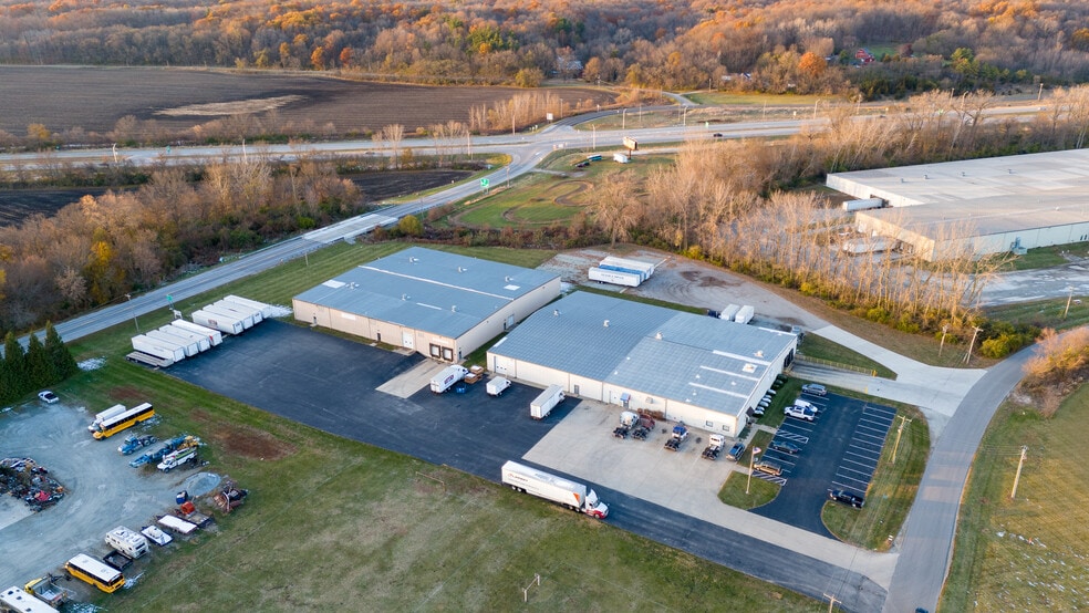 1040-1050 Industrial Pky, Peru, IN for sale - Building Photo - Image 3 of 13