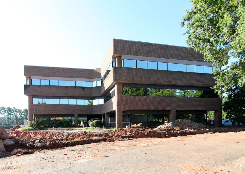 875 Walnut St, Cary, NC for lease - Building Photo - Image 3 of 4