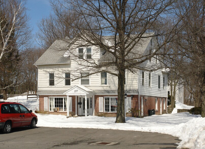 257 Main St, New Paltz, NY for sale - Primary Photo - Image 1 of 1