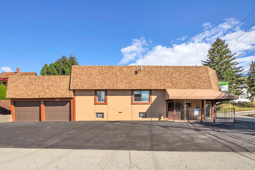 700 Park Ave, New Kensington, PA 15068