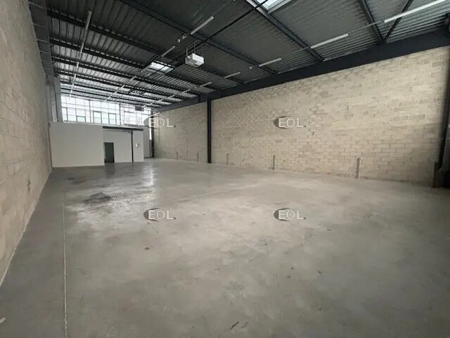 Flex in Le Coudray-Montceaux for lease - Interior Photo - Image 3 of 8