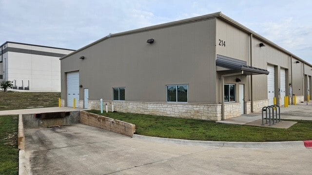 214 Warehouse Dr, Buda, TX for lease - Building Photo - Image 2 of 10
