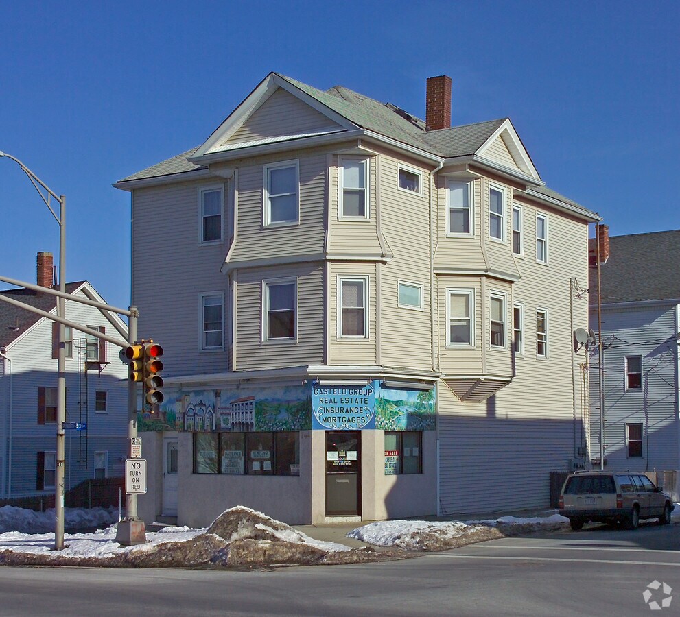 738744 Plymouth Ave, Fall River, MA 02721