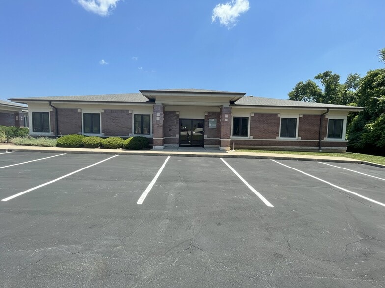 Eureka Park Plaza - 4 Properties portfolio of 4 properties for sale on LoopNet.com - Building Photo - Image 2 of 4