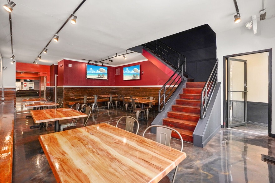 1419 W Taylor St, Chicago, IL for sale - Interior Photo - Image 3 of 13