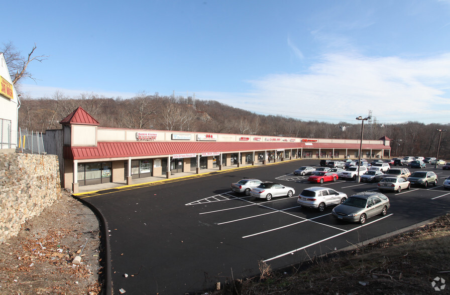 1630 Watertown Ave, Waterbury, CT for lease - Building Photo - Image 3 of 4