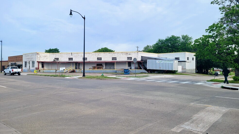 402 W Main St, Ada, OK for sale - Primary Photo - Image 1 of 1
