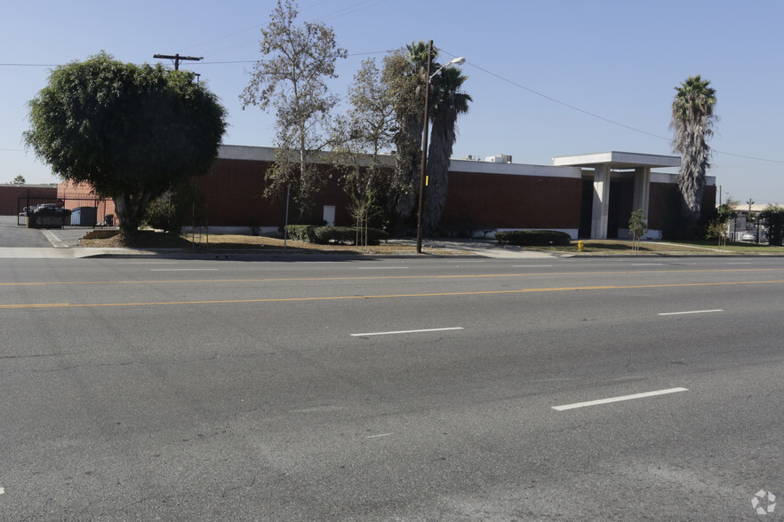 230 W Rosecrans Ave, Gardena, CA for lease - Primary Photo - Image 2 of 8