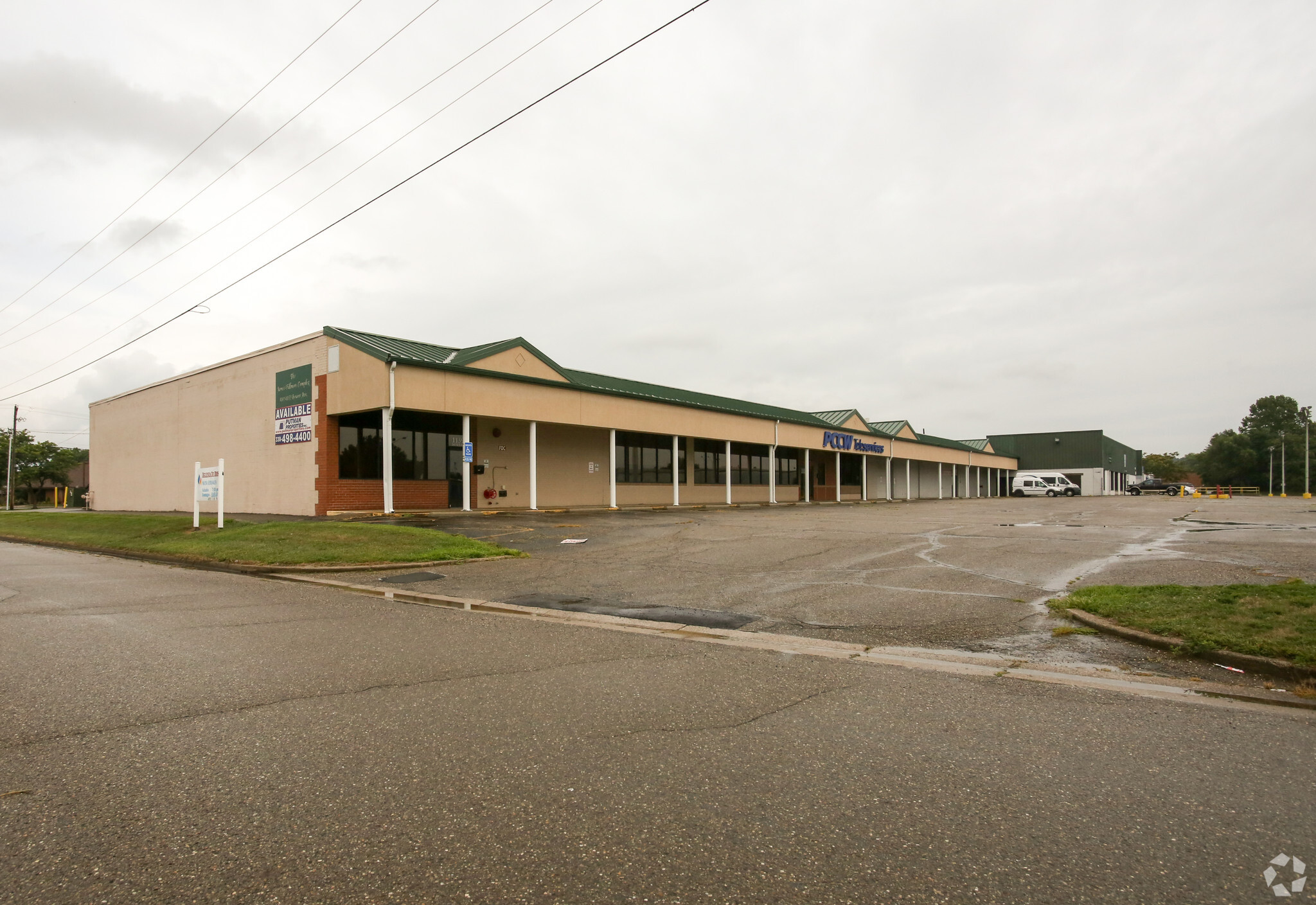 1109-1139 Bowers Ave NW, New Philadelphia, OH for lease Building Photo- Image 1 of 5