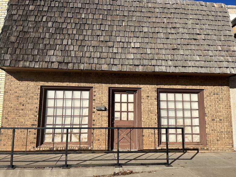 208 W Main St, Crosbyton, TX for sale - Building Photo - Image 1 of 1