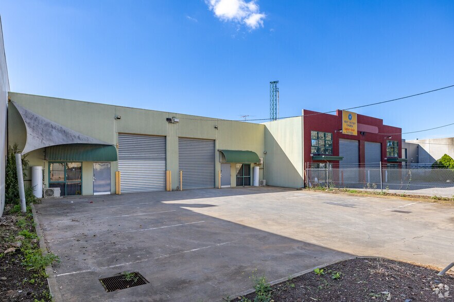 20 Loop Rd, Werribee for sale - Building Photo - Image 2 of 3