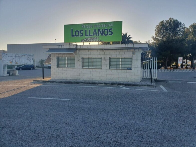 Industrial in Salteras for sale - Building Photo - Image 2 of 15