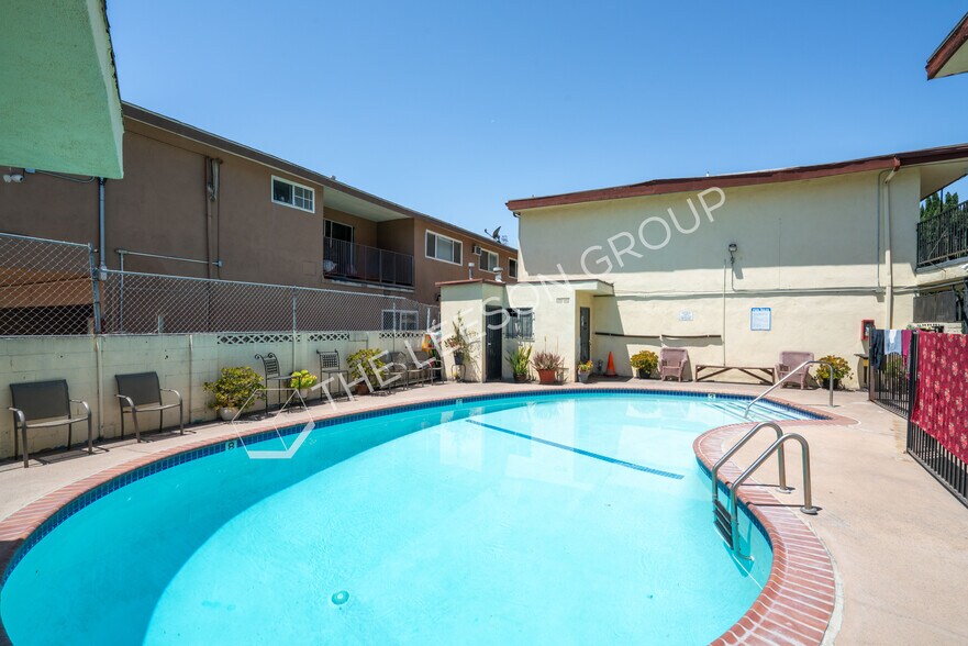 9040-9042 Ramona St, Bellflower, CA for sale - Building Photo - Image 3 of 13
