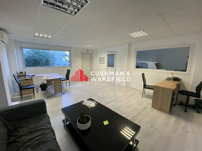 Flex in Plaisance-du-Touch for lease - Interior Photo - Image 2 of 6