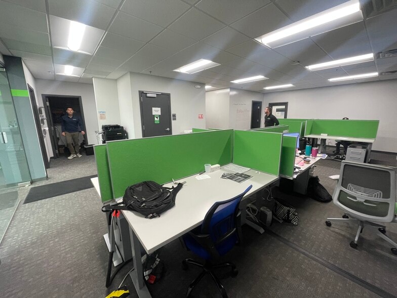 N59W13500 Manhardt Dr, Menomonee Falls, WI for lease - Building Photo - Image 2 of 10