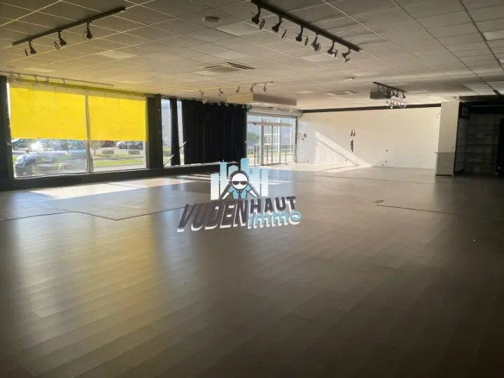 Location Commerce 280 m² - Photo 1