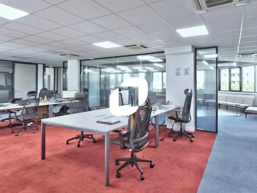 Office in Le Kremlin-Bicêtre for lease Interior Photo- Image 1 of 11
