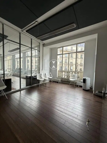 Office in Paris for lease - Interior Photo - Image 3 of 7
