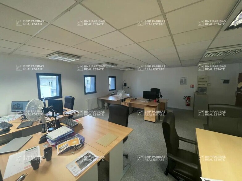 5 Place Jean Jaurès, Tours for lease - Interior Photo - Image 2 of 10