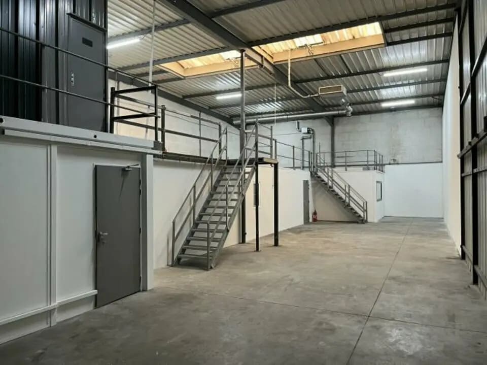 Flex in Bondy for lease Interior Photo- Image 1 of 5