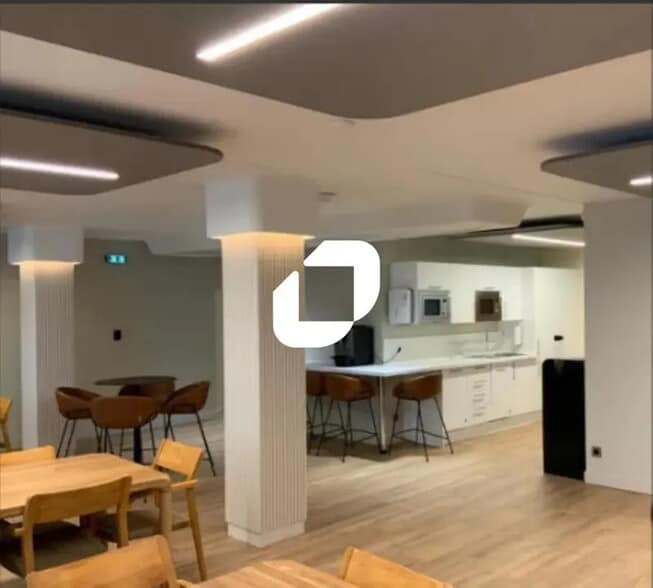 Office in Paris for lease - Interior Photo - Image 2 of 5