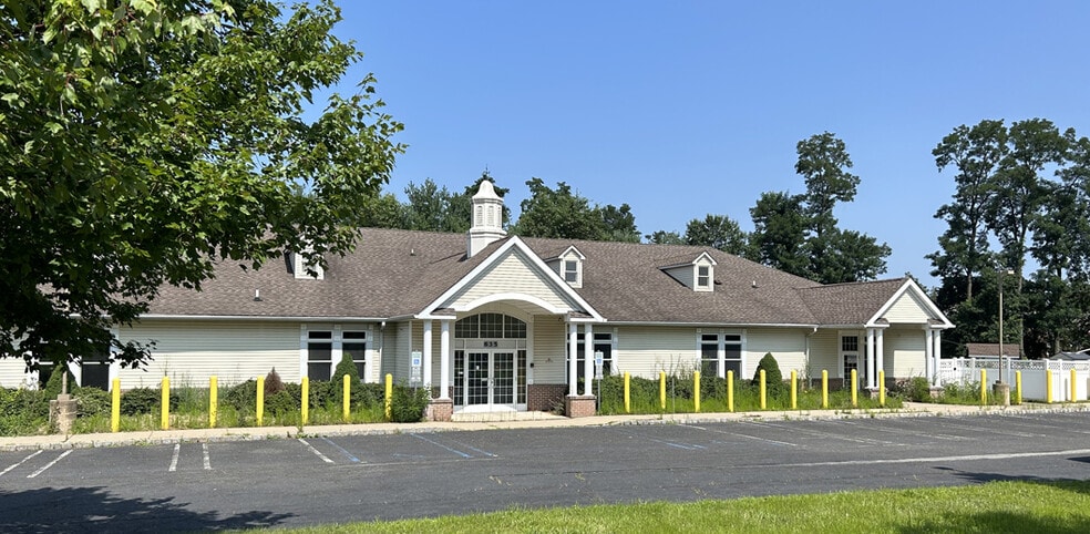 635 Cranbury Rd, East Brunswick, NJ for lease - Building Photo - Image 1 of 4