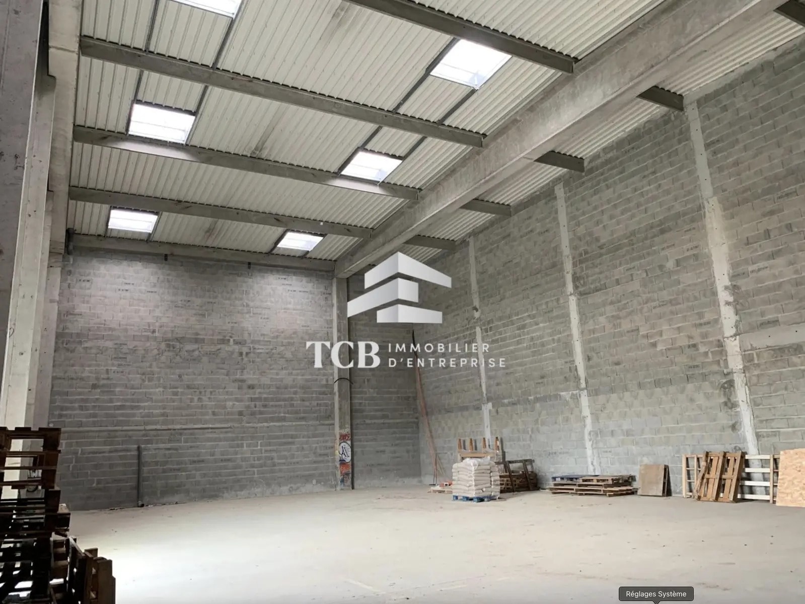 Retail in Carquefou for lease Interior Photo- Image 1 of 3