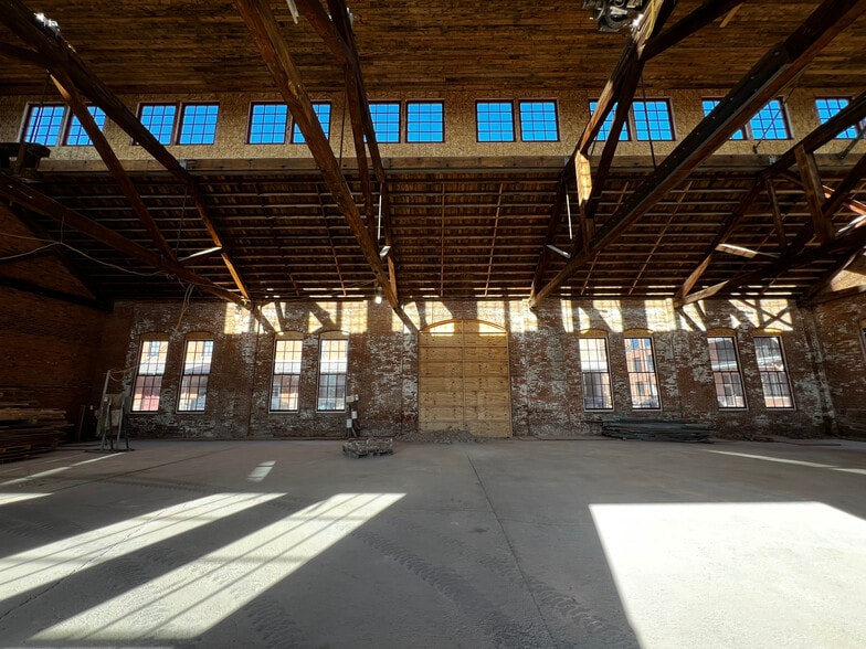 990 Washington St, Dubuque, IA for lease - Interior Photo - Image 3 of 7