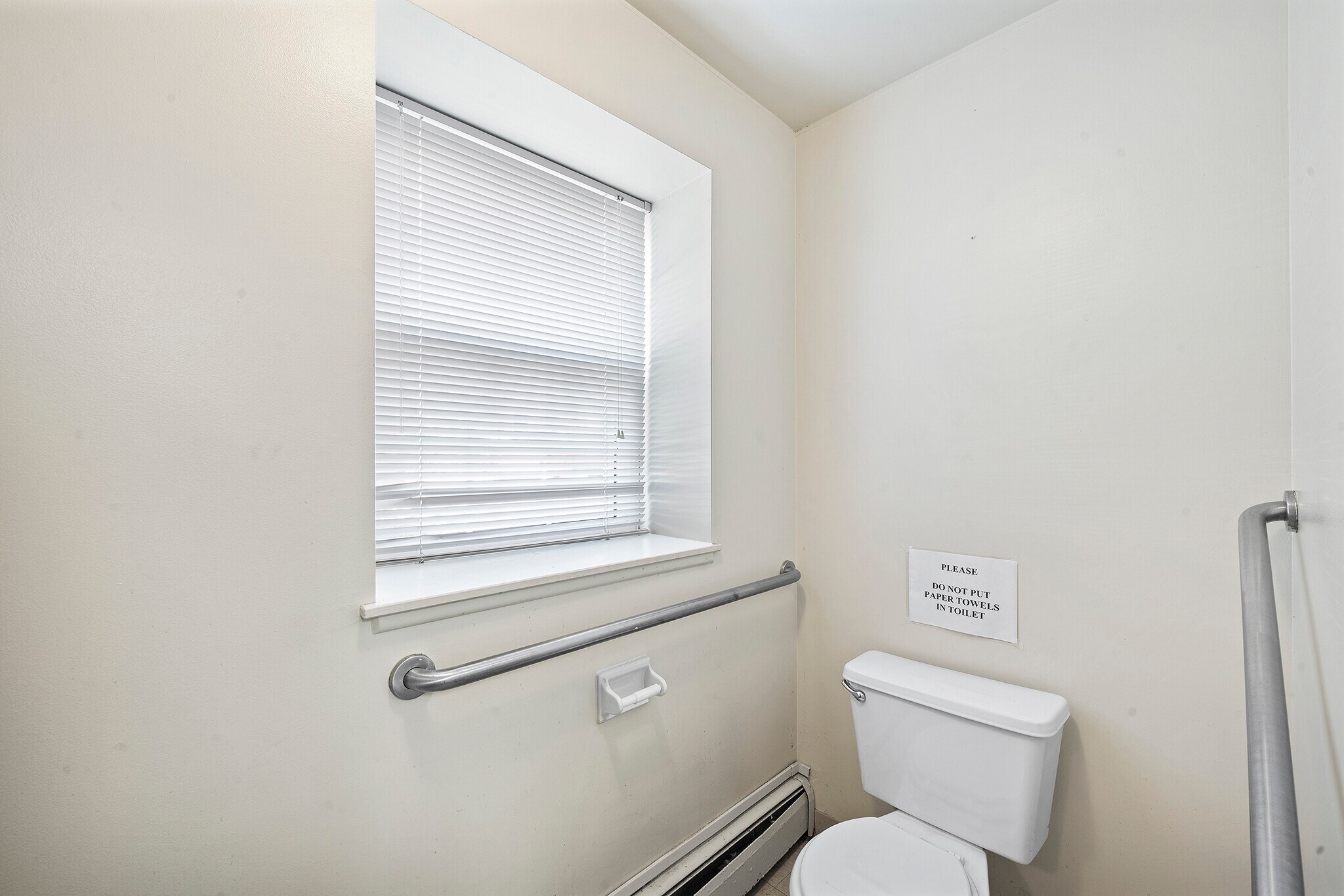 435 E Lancaster Ave, Wayne, PA 19087 Aberwyck Apartments