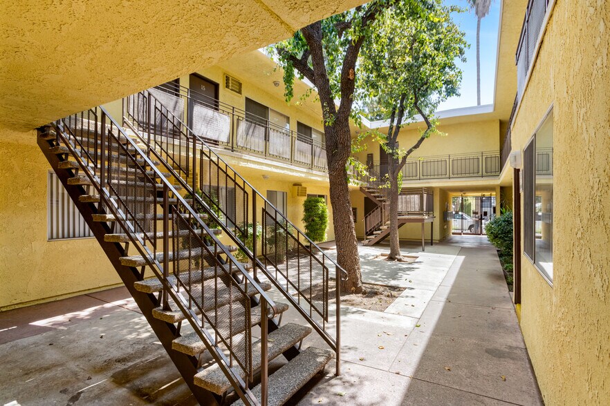 7044 Alabama Ave, Canoga Park, CA 91303 Multifamily for Sale